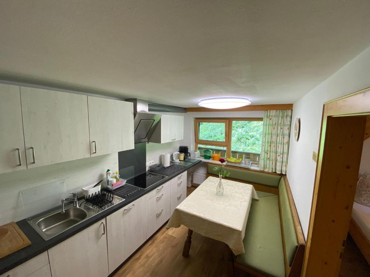 Haus Waldrand Apartamento Oberndorf in Tirol Exterior foto
