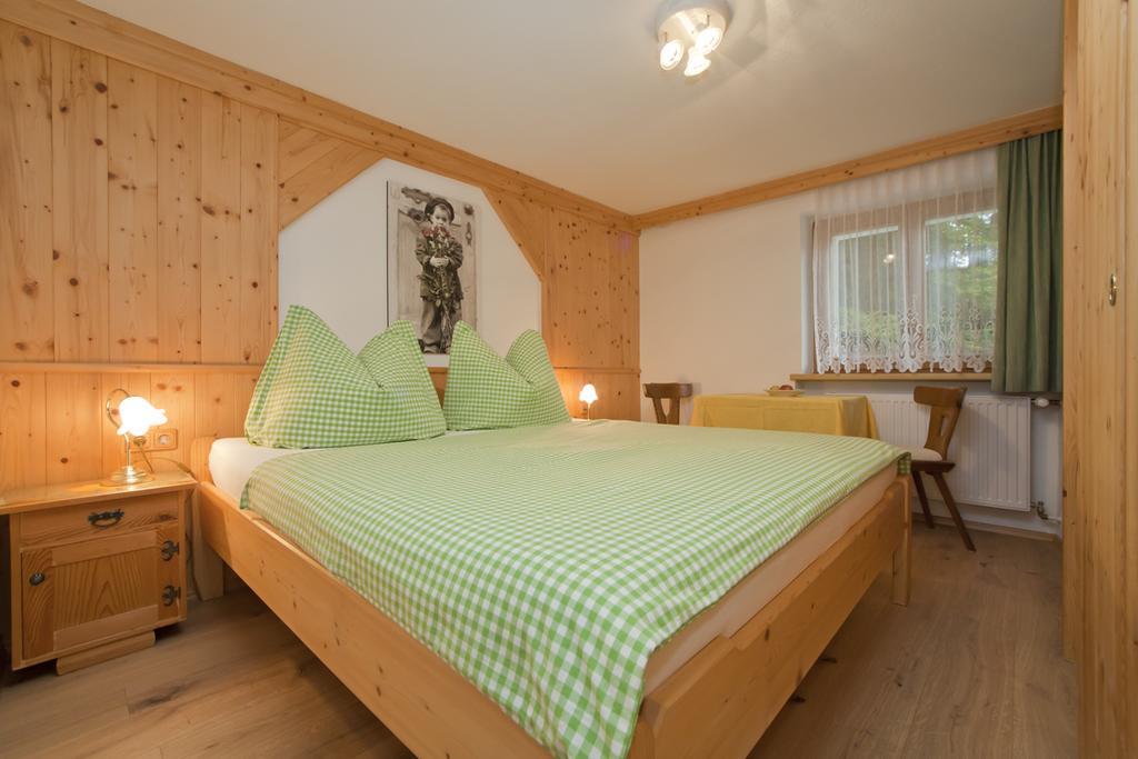 Haus Waldrand Apartamento Oberndorf in Tirol Exterior foto