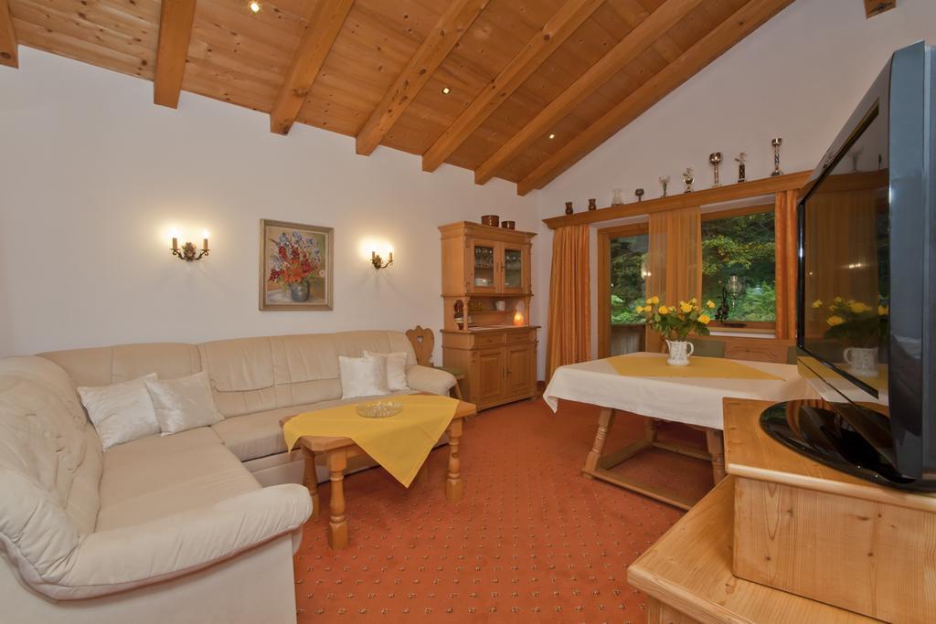 Haus Waldrand Apartamento Oberndorf in Tirol Exterior foto