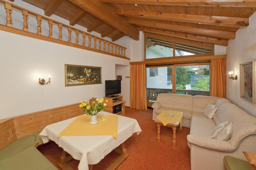 Haus Waldrand Apartamento Oberndorf in Tirol Exterior foto